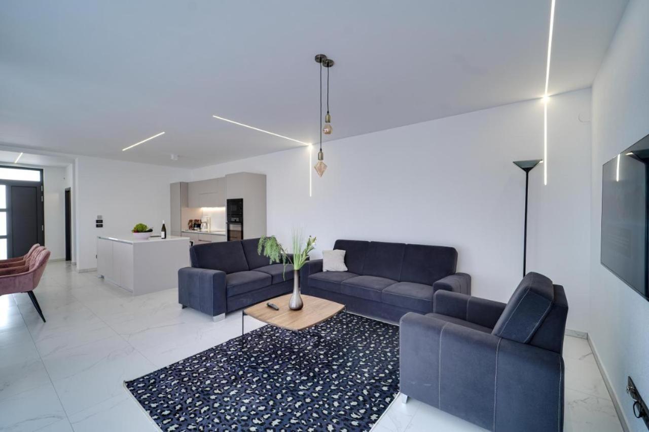 Laura Apartment